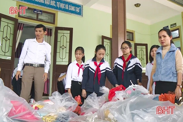 Người thầy tận tâm với học sinh vùng biển Hà Tĩnh