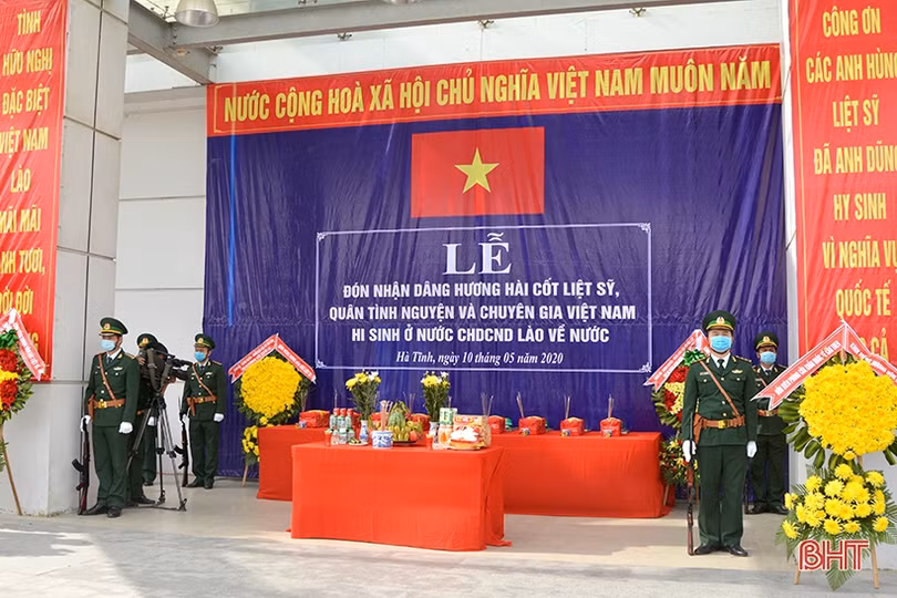Hà Tĩnh tổ chức đón hài cốt liệt sỹ quân tình nguyện và chuyên gia Việt Nam hy sinh tại Lào về nước