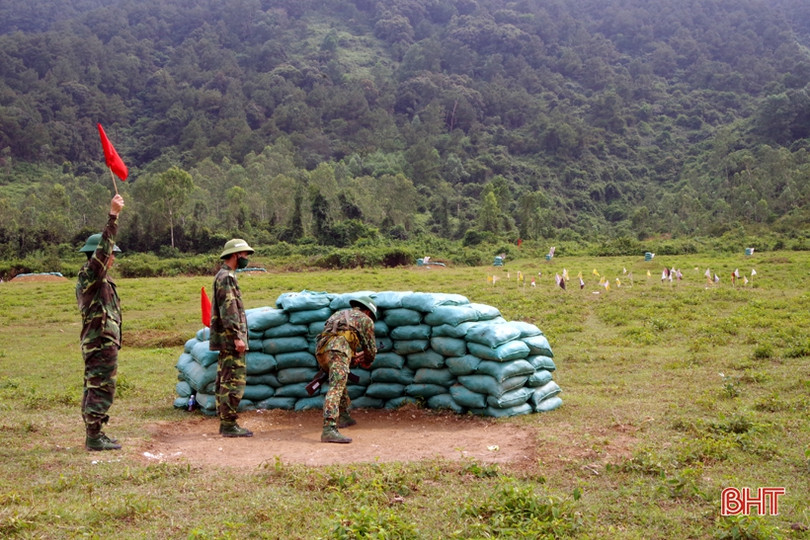 Chiến sỹ mới biên phòng tự tin vượt qua “3 tiếng nổ