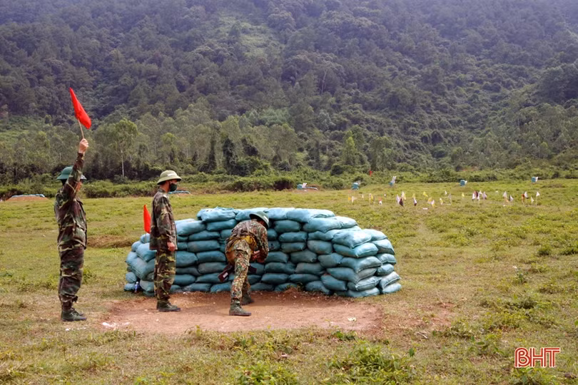 Chiến sỹ mới biên phòng tự tin vượt qua “3 tiếng nổ