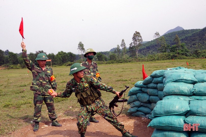 Chiến sỹ mới biên phòng tự tin vượt qua “3 tiếng nổ