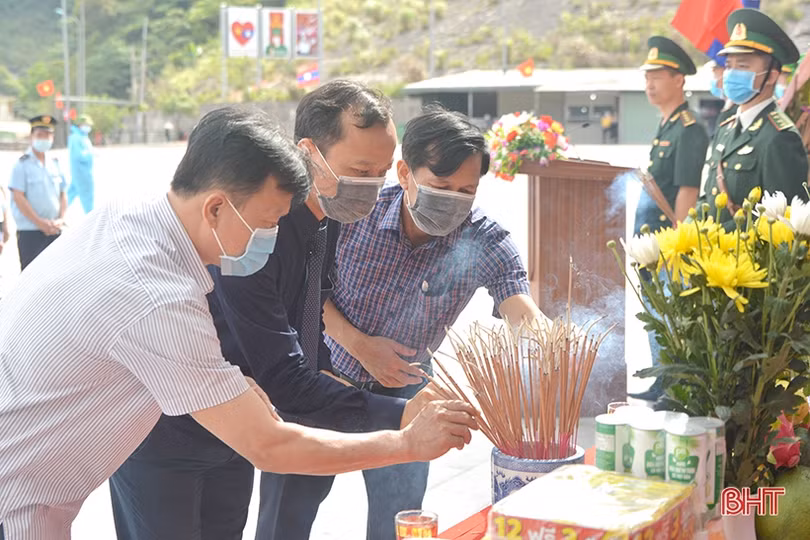 Hà Tĩnh tổ chức đón hài cốt liệt sỹ quân tình nguyện và chuyên gia Việt Nam hy sinh tại Lào về nước