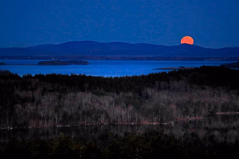 Ảnh chụp “siêu Trăng hoa” cuối cùng của năm 2020 trên toàn thế giới