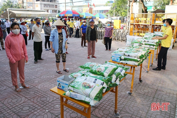 Người dân hoàn cảnh khó khăn ở TP Hà Tĩnh được hỗ trợ 10 tấn gạo