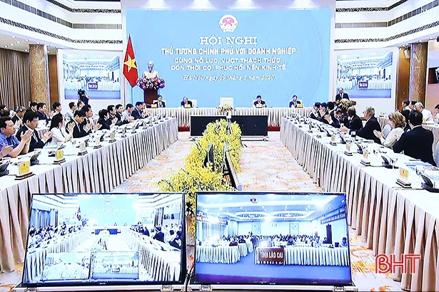 Lãnh đạo Hà Tĩnh dự hội nghị Thủ tướng với doanh nghiệp về phục hồi nền kinh tế