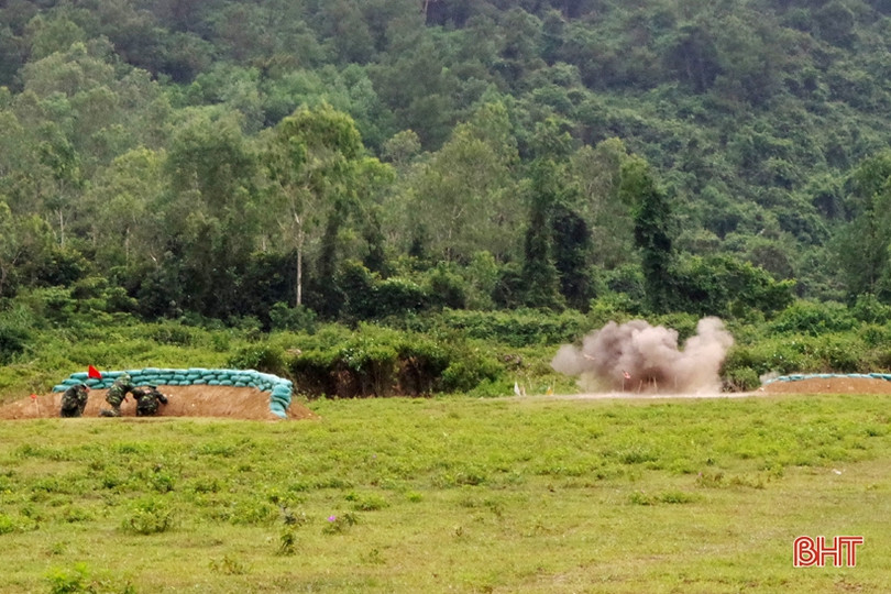 Chiến sỹ mới biên phòng tự tin vượt qua “3 tiếng nổ