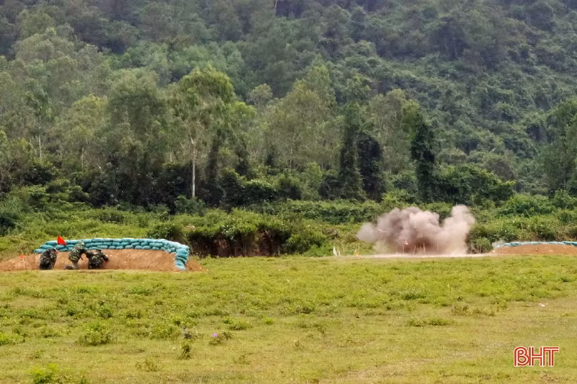 Chiến sỹ mới biên phòng tự tin vượt qua “3 tiếng nổ