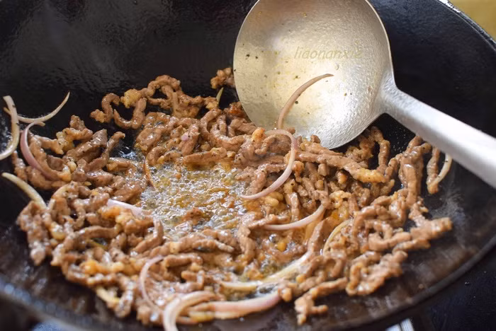 Thịt bò xào với 2 nguyên liệu này thì thơm ngon không chê được