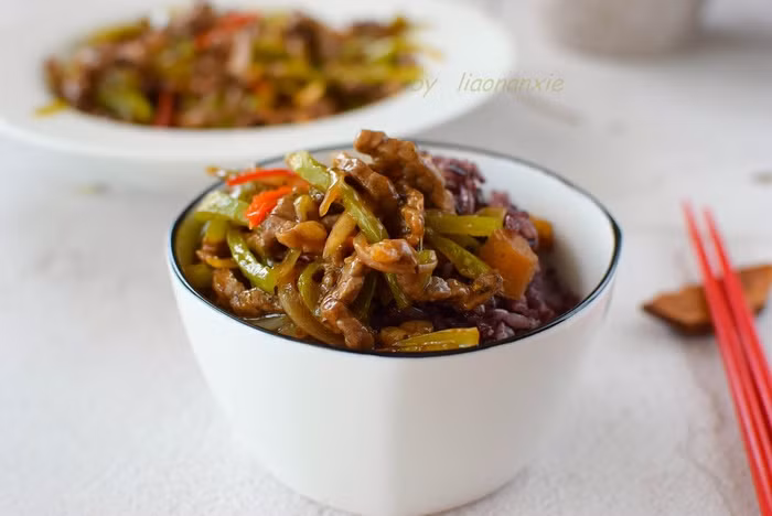 Thịt bò xào với 2 nguyên liệu này thì thơm ngon không chê được