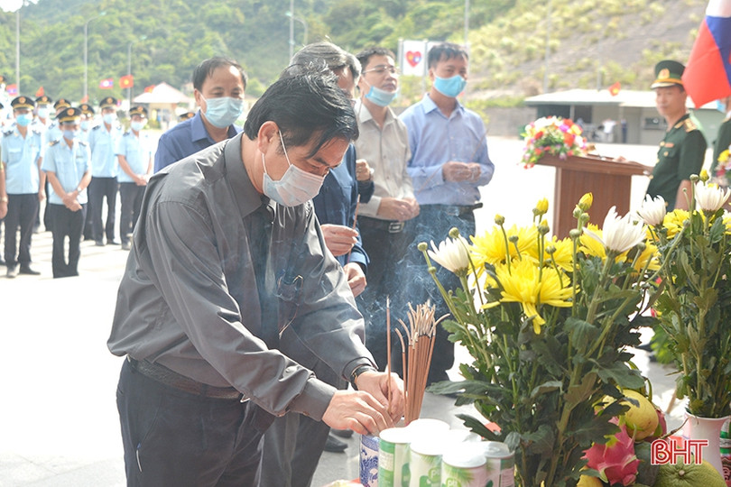 Hà Tĩnh tổ chức đón hài cốt liệt sỹ quân tình nguyện và chuyên gia Việt Nam hy sinh tại Lào về nước