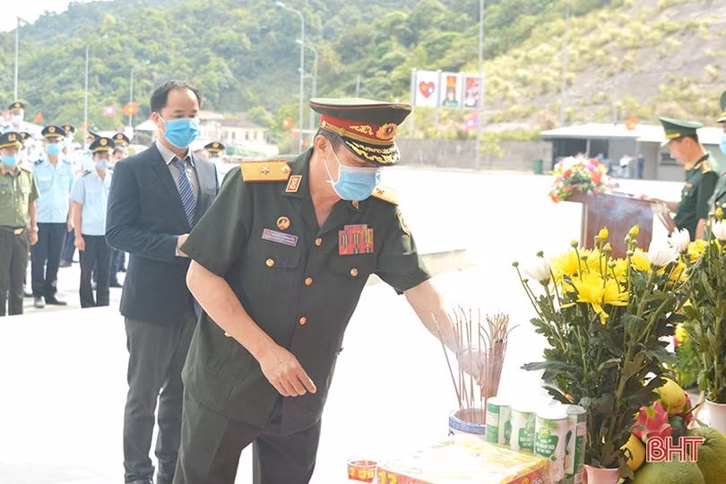 Hà Tĩnh tổ chức đón hài cốt liệt sỹ quân tình nguyện và chuyên gia Việt Nam hy sinh tại Lào về nước