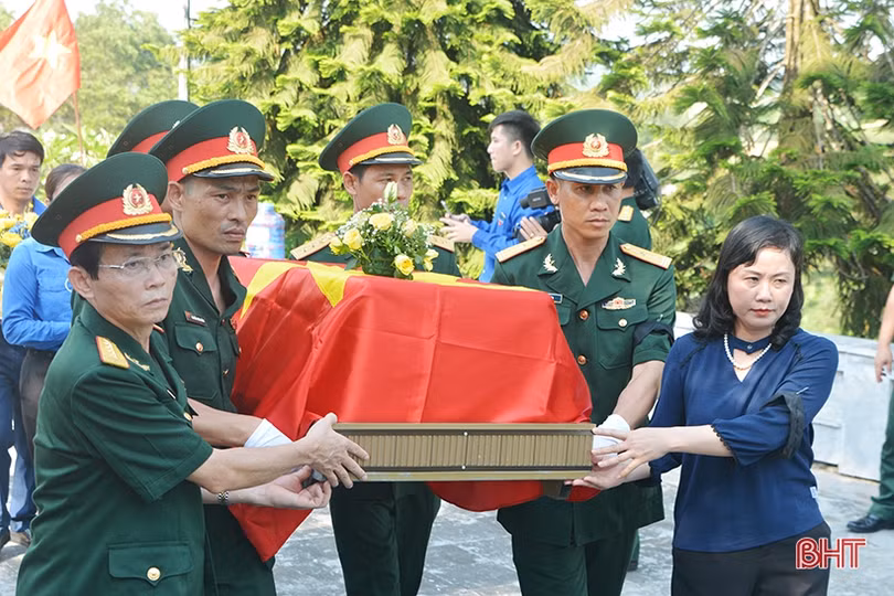 Hà Tĩnh tổ chức trọng thể lễ truy điệu, an táng hài cốt liệt sỹ Việt Nam hy sinh tại Lào