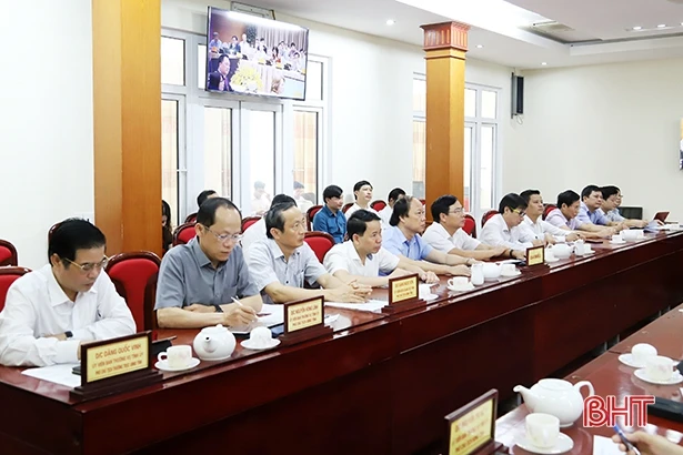 Lãnh đạo Hà Tĩnh dự hội nghị Thủ tướng với doanh nghiệp về phục hồi nền kinh tế