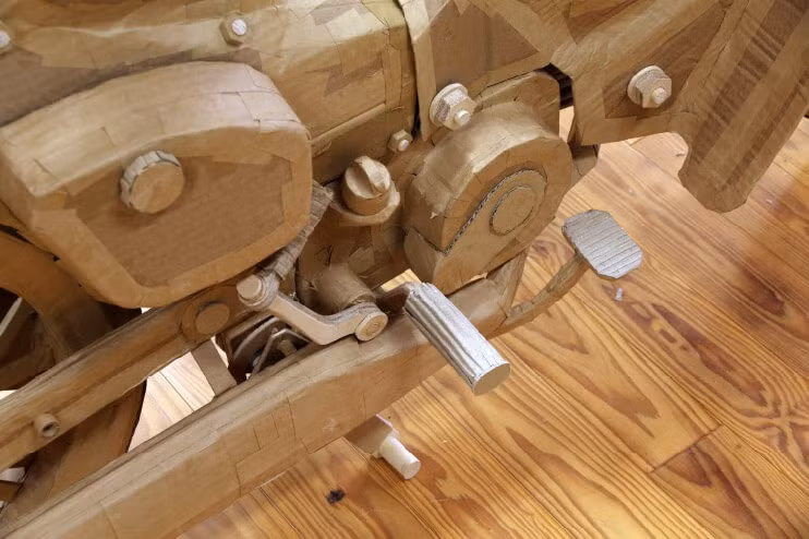 Học sinh chế tạo Honda Super Cub đời 1958 từ bìa carton