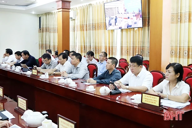 Lãnh đạo Hà Tĩnh dự hội nghị Thủ tướng với doanh nghiệp về phục hồi nền kinh tế