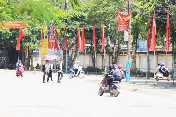 Mới đầu mùa, Hương Khê đã hứng chịu nắng nóng 40 độ C