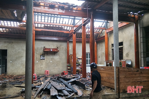 Cháy nhà gỗ 3 gian ở Hương Khê