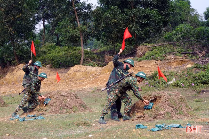 Chiến sỹ mới biên phòng tự tin vượt qua “3 tiếng nổ