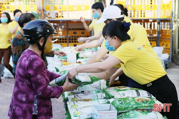 Người dân hoàn cảnh khó khăn ở TP Hà Tĩnh được hỗ trợ 10 tấn gạo