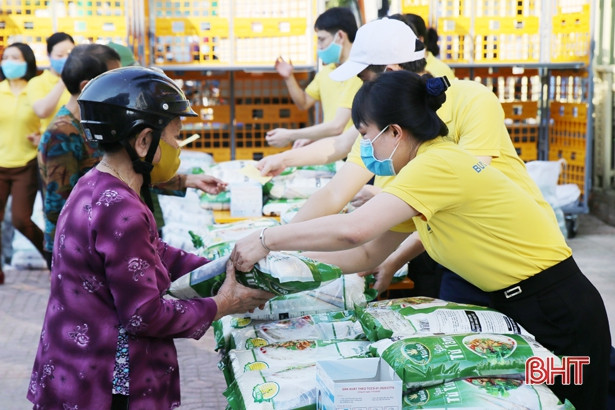 Người dân hoàn cảnh khó khăn ở TP Hà Tĩnh được hỗ trợ 10 tấn gạo