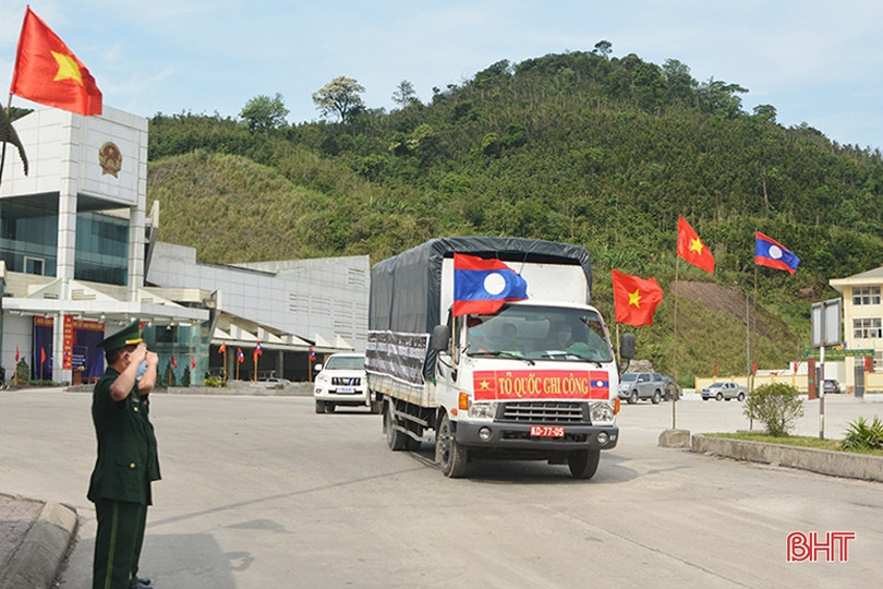 Hà Tĩnh tổ chức đón hài cốt liệt sỹ quân tình nguyện và chuyên gia Việt Nam hy sinh tại Lào về nước