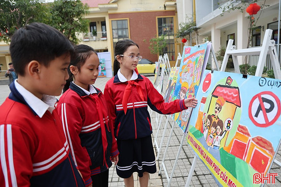 Giao lưu giáo dục kỹ năng tham gia giao thông an toàn cấp tiểu học 