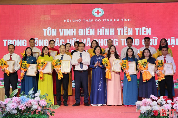 Vinh danh 56 điển hình trong phong trào chữ thập đỏ