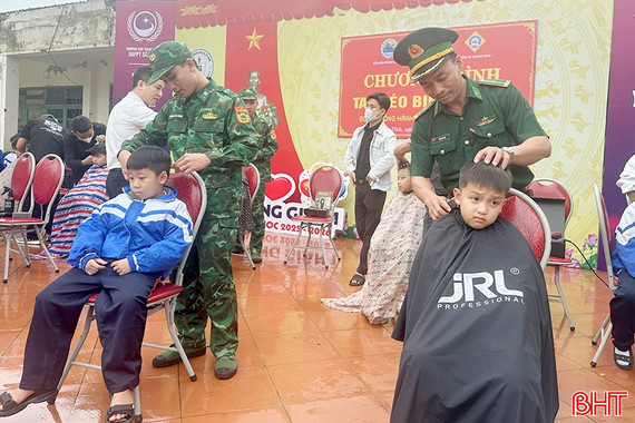 "Tay kéo biên phòng" hỗ trợ học sinh nghèo vùng biển