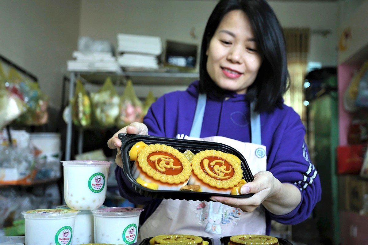 Xuyên đêm làm "vàng"... ăn được đón ngày vía Thần Tài