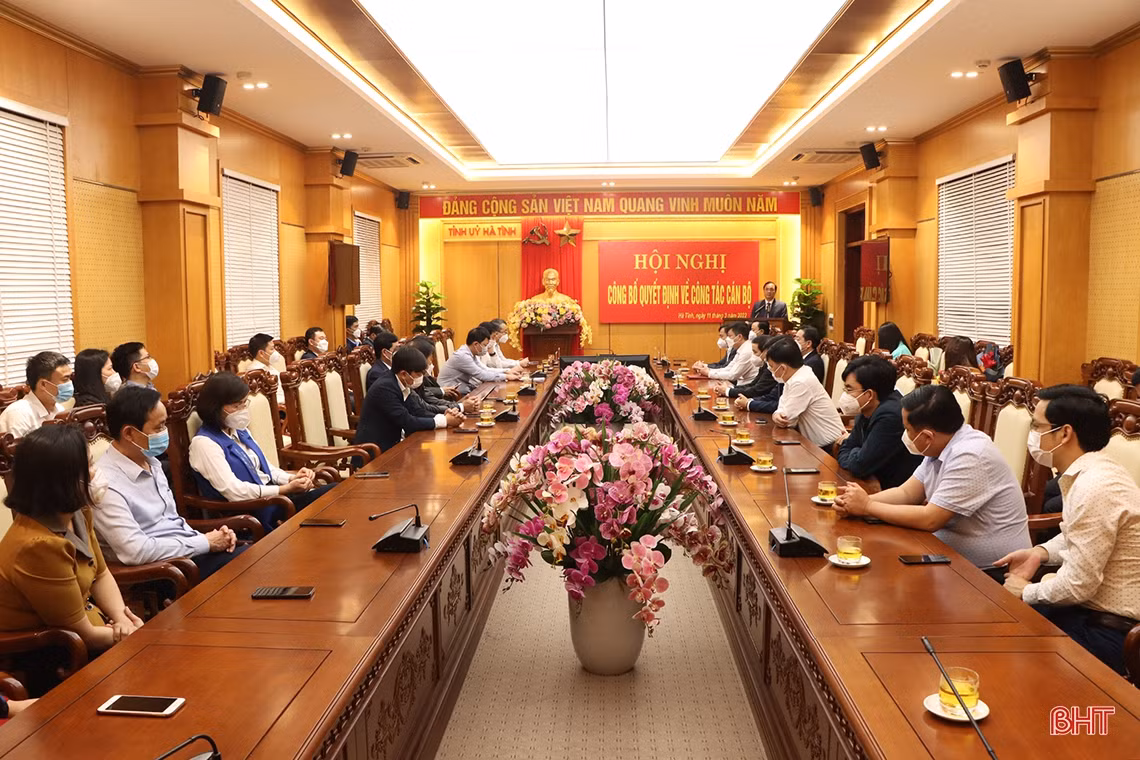 Ban Thường vụ Tỉnh ủy Hà Tĩnh công bố các quyết định về công tác cán bộ