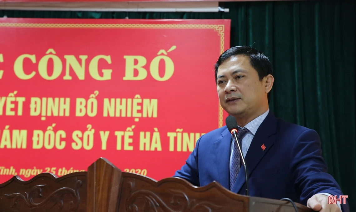 Trao quyết định bổ nhiệm Quyền Giám đốc Sở Y tế Hà Tĩnh
