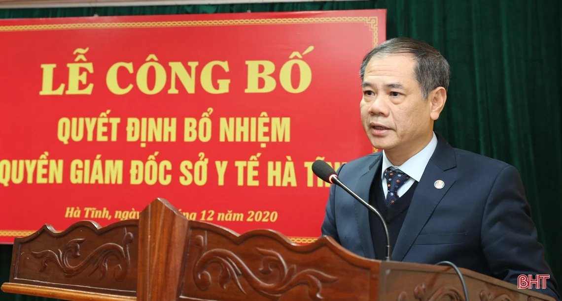 Trao quyết định bổ nhiệm Quyền Giám đốc Sở Y tế Hà Tĩnh