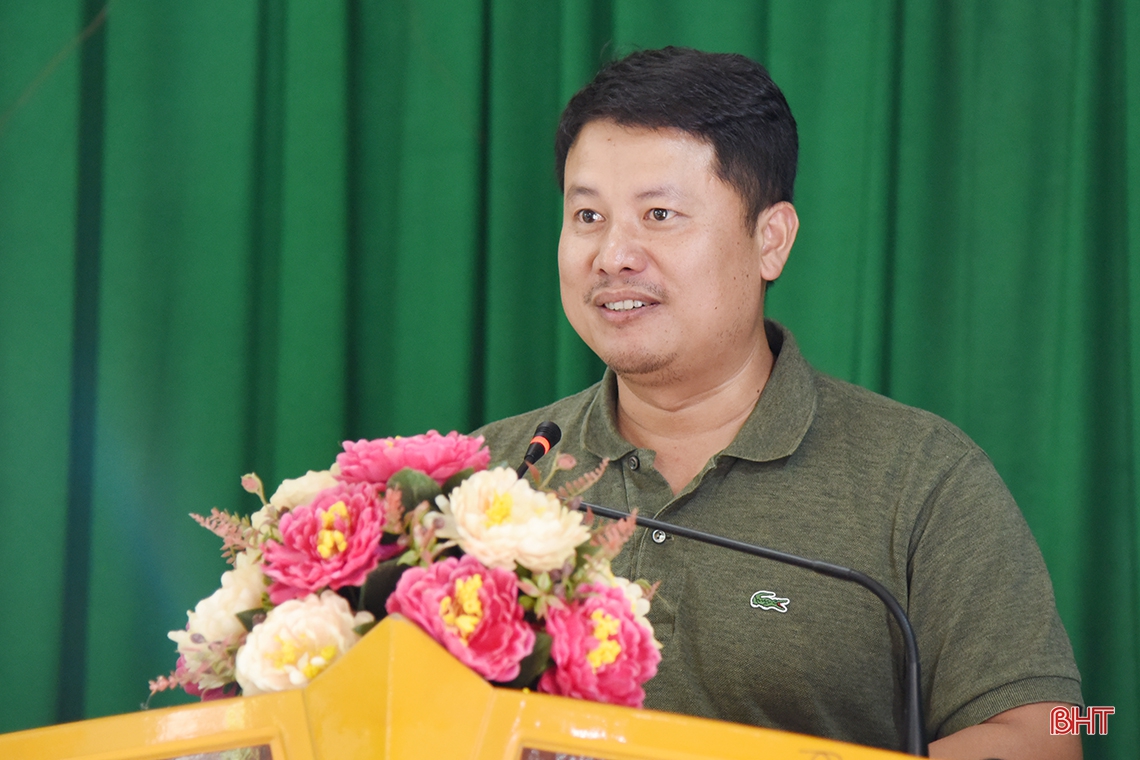 Phó Trưởng ban Thường trực Ban Tổ chức Trung ương trao 500 triệu đồng hỗ trợ người dân vùng lũ Hà Tĩnh