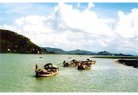 Núi Hồng, sông Lam