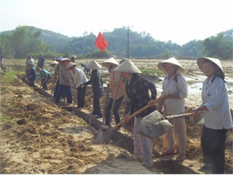 Nhân dân Vũ Quang đồng loạt ra quân khơi thông hệ thống thủy lợi, khôi phục sản xuất vụ đông