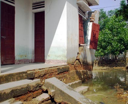 Nhiều hộ dân ở Đức Thọ, Vũ Quang bị cô lập, cây trồng bị gãy đổ do mưa lũ ảnh 7 Nhiều hộ dân ở Đức Thọ, Vũ Quang bị cô lập, cây trồng bị gãy đổ do mưa lũ