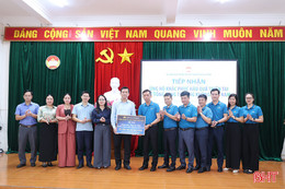 Vietnam Airlines hỗ trợ Hà Tĩnh 500 triệu đồng khắc phục hậu quả bão, lũ