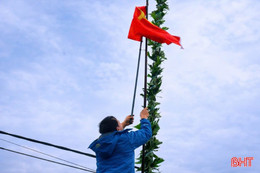 Dịch vụ dựng nêu Tết “cháy lịch” ngày 23 tháng Chạp