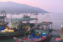 Ngư dân Hà Tĩnh vươn khơi sau thời gian dài tránh bão
