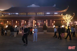 Đầu xuân vãn cảnh chùa Cảm Sơn