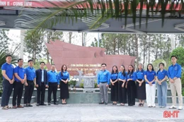 Tuổi trẻ dâng hương tưởng niệm Anh hùng liệt sỹ Lý Tự Trọng