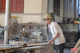 Làng mộc sống chung với bụi