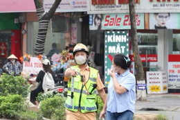 Người đi bộ sang đường không đúng nơi quy định sẽ bị phạt tiền