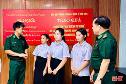 Đồng hành cùng học sinh Lào hoàn cảnh khó khăn đến trường