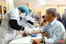 Hà Tĩnh tổ chức đợt khám sức khỏe định kỳ cho gần 1.200 cán bộ