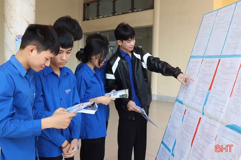 Gần 400 lao động tham gia phiên giao dịch việc làm ở Nghi Xuân