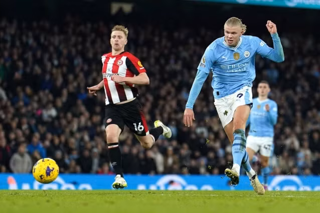 Haaland cứu Man City ở Ngoại hạng Anh