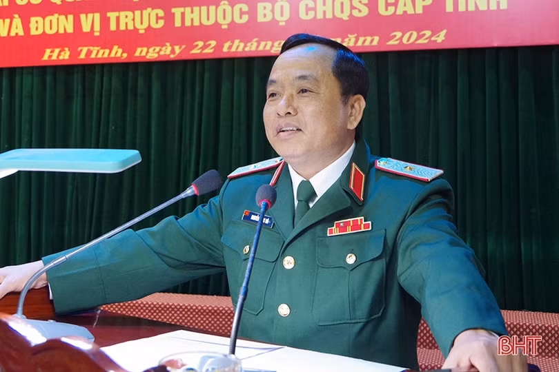 Công bố các quyết định về tổ chức lại cơ quan quân sự địa phương
