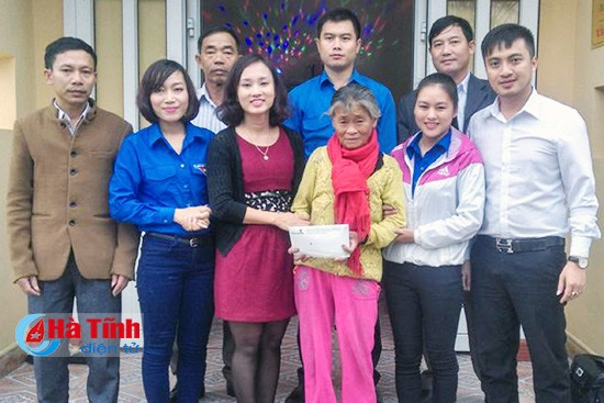 Khánh thành, bàn giao nhà tình nghĩa cho mẹ liệt sỹ ảnh 1