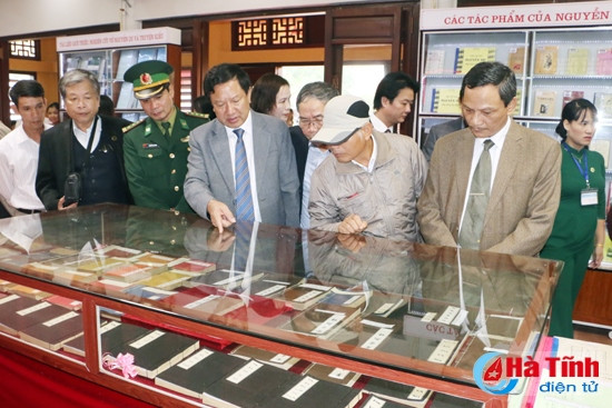 Khai trương phòng trưng bày “Di sản văn chương Nguyễn Du và Truyện Kiều” ảnh 2